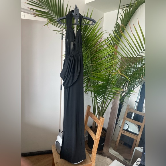 BEAUTIFUL PARTY GOWN CUT BACK WITH SHEER TOP - Picture 5 of 11